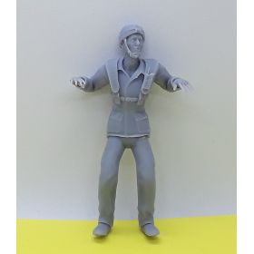 Sauveteur debout qui se tient à la rambarde 1/43ème